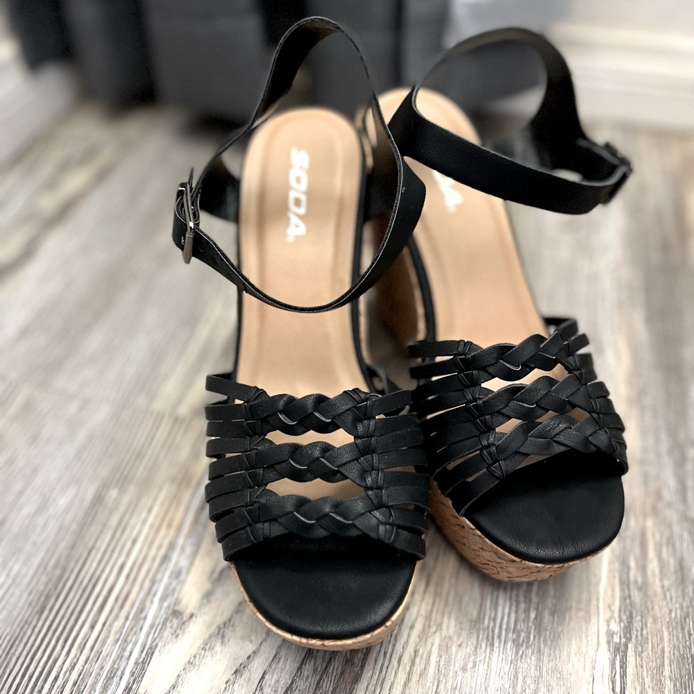 Soda black wedges